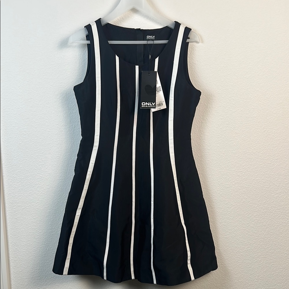 ONLY Black and White A-Line Mini Dress Sleeveless Scoop Neck